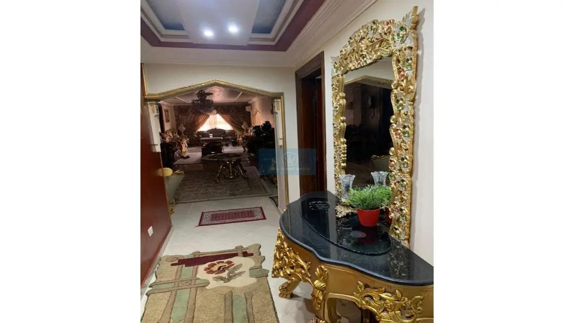 شقة رائعة بمساحة 300 متر للبيع