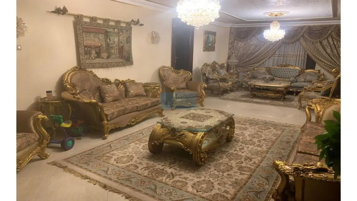 شقة رائعة بمساحة 300 متر للبيع