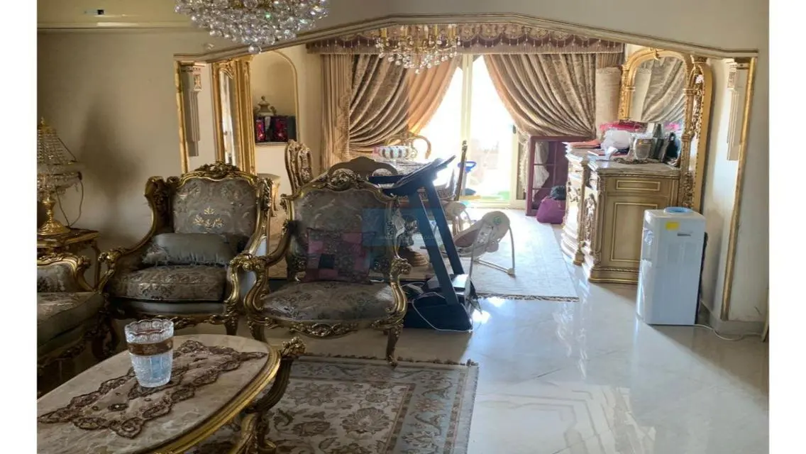 شقة رائعة بمساحة 300 متر للبيع