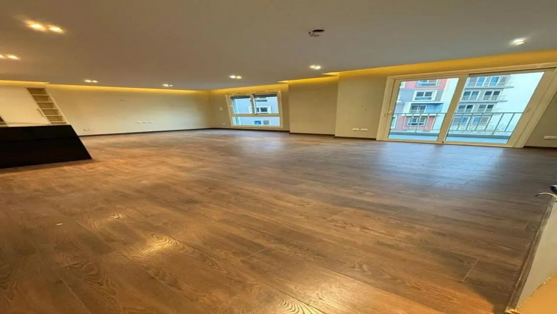 Luxurious Apartment with Pool View in Y City