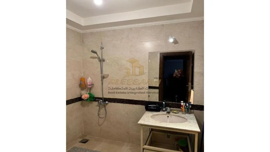 شقة فاخرة مؤثثة للبيع في قلب المدينة