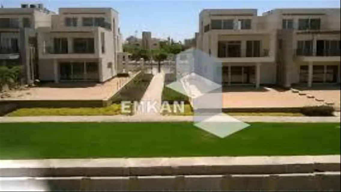 شقة فاخرة بمساحة واسعة مع شرفة وإطلالة رائعة