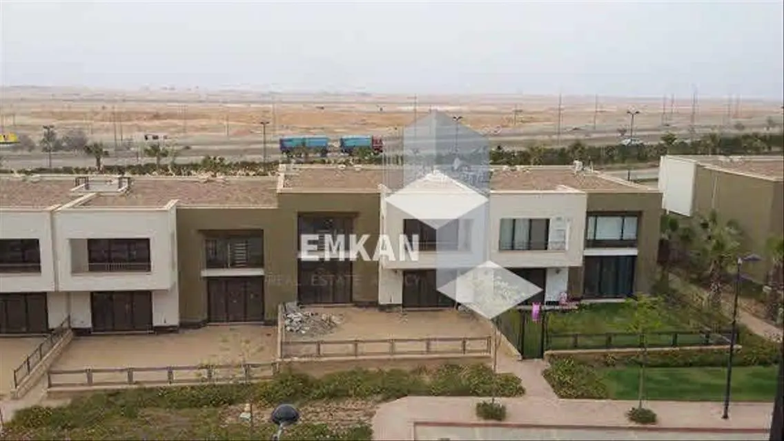 شقة فاخرة بمساحة واسعة مع شرفة وإطلالة رائعة