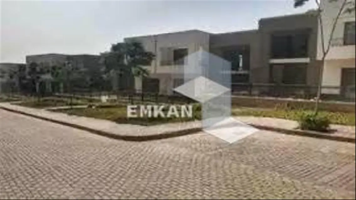 شقة فاخرة بمساحة واسعة مع شرفة وإطلالة رائعة