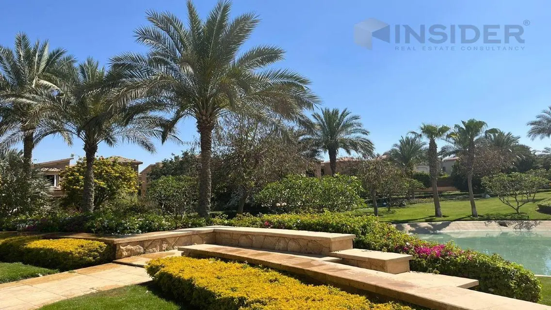 فيلا فاخرة مع مسبح خاص وحديقة في موقع متميز