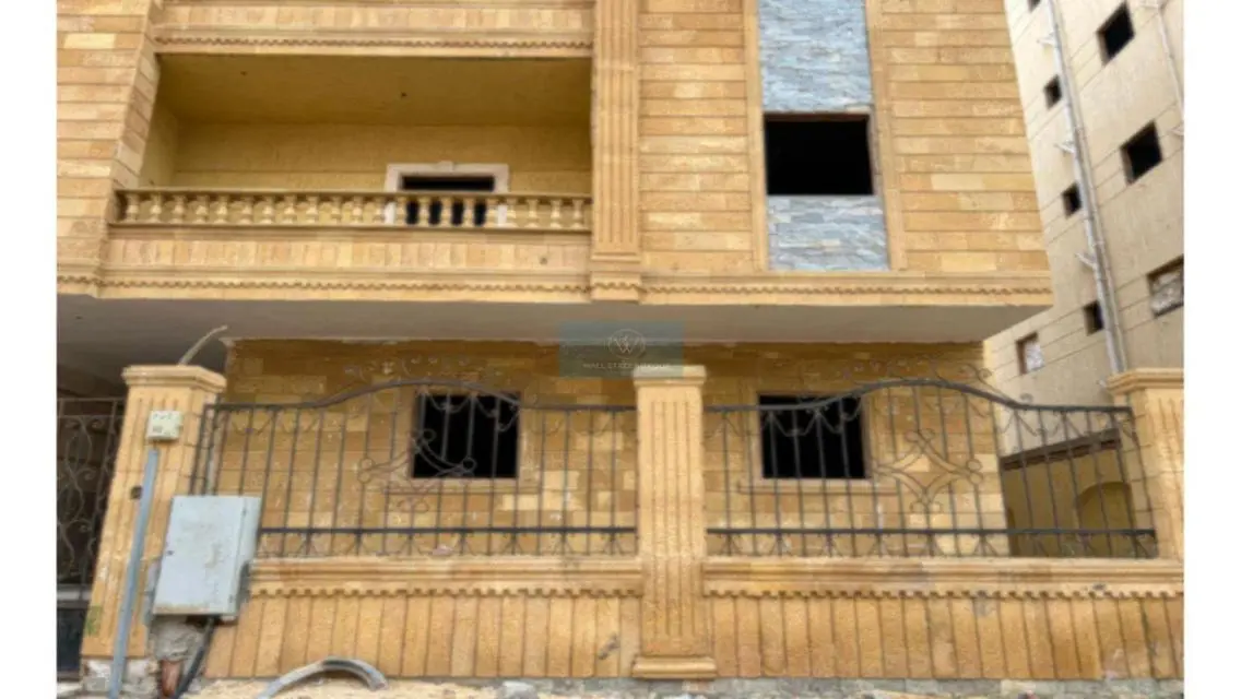 شقة فاخرة بمساحة واسعة وشرفة