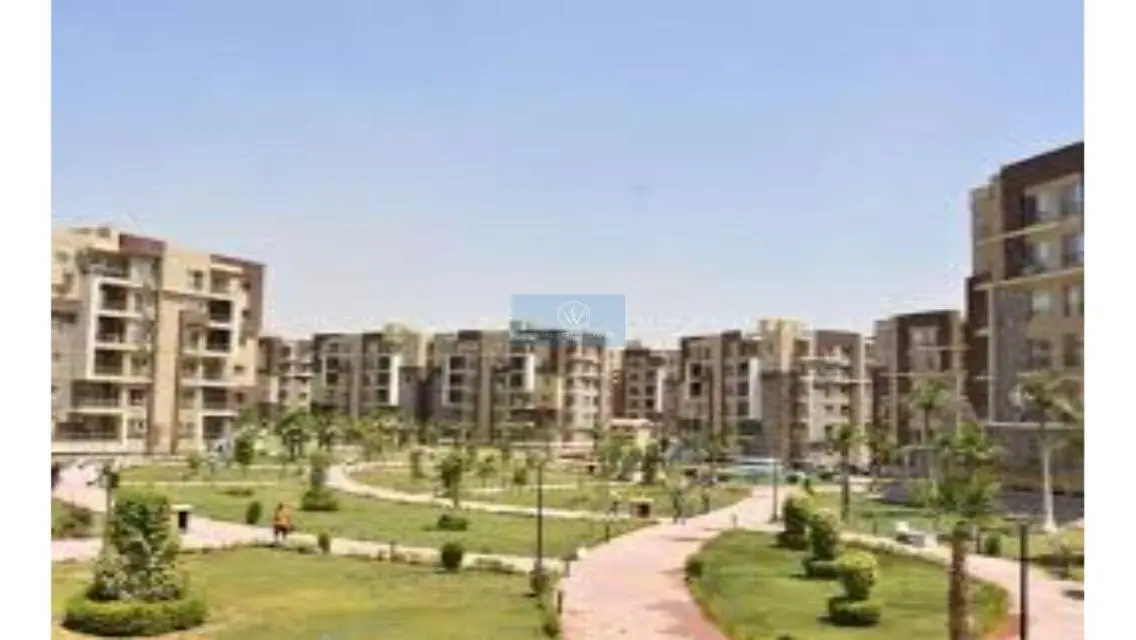 شقة فاخرة بمساحة واسعة وشرفة