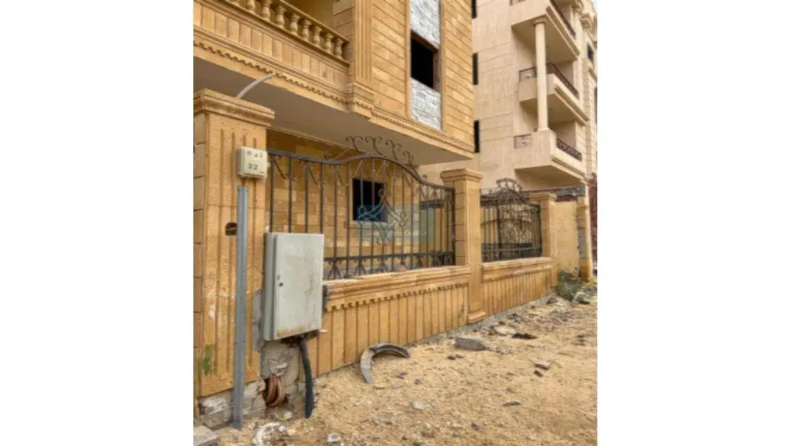 شقة فاخرة بمساحة واسعة وشرفة