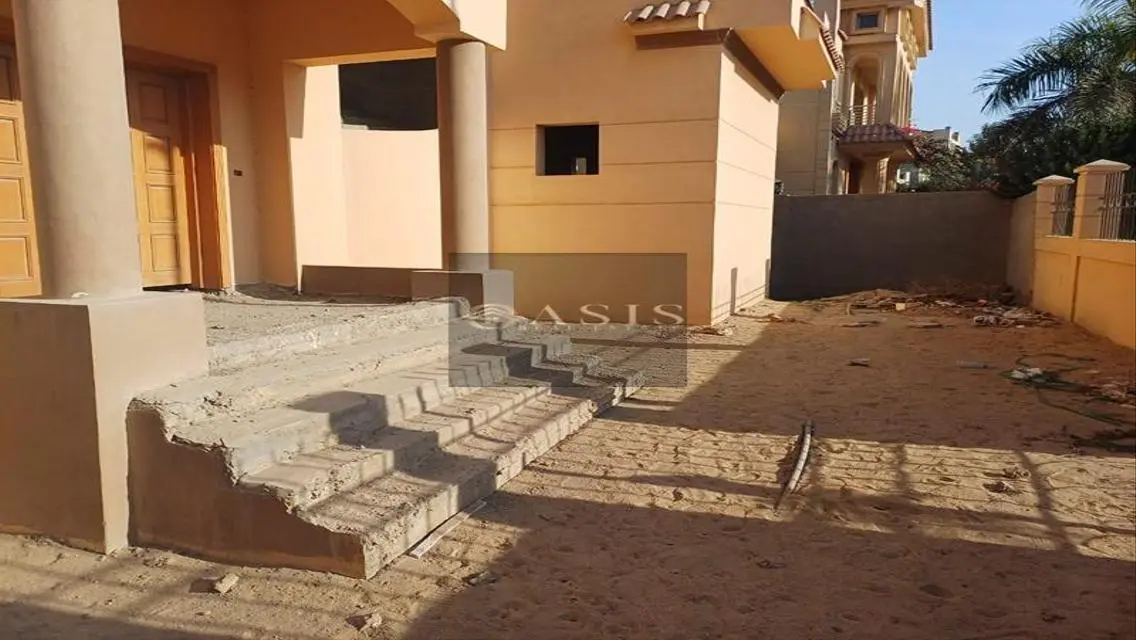شقة راقية بمساحة واسعة في موقع متميز