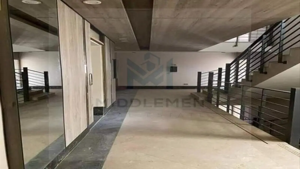 Luxurious 195 sqm Apartment in a Prime Area