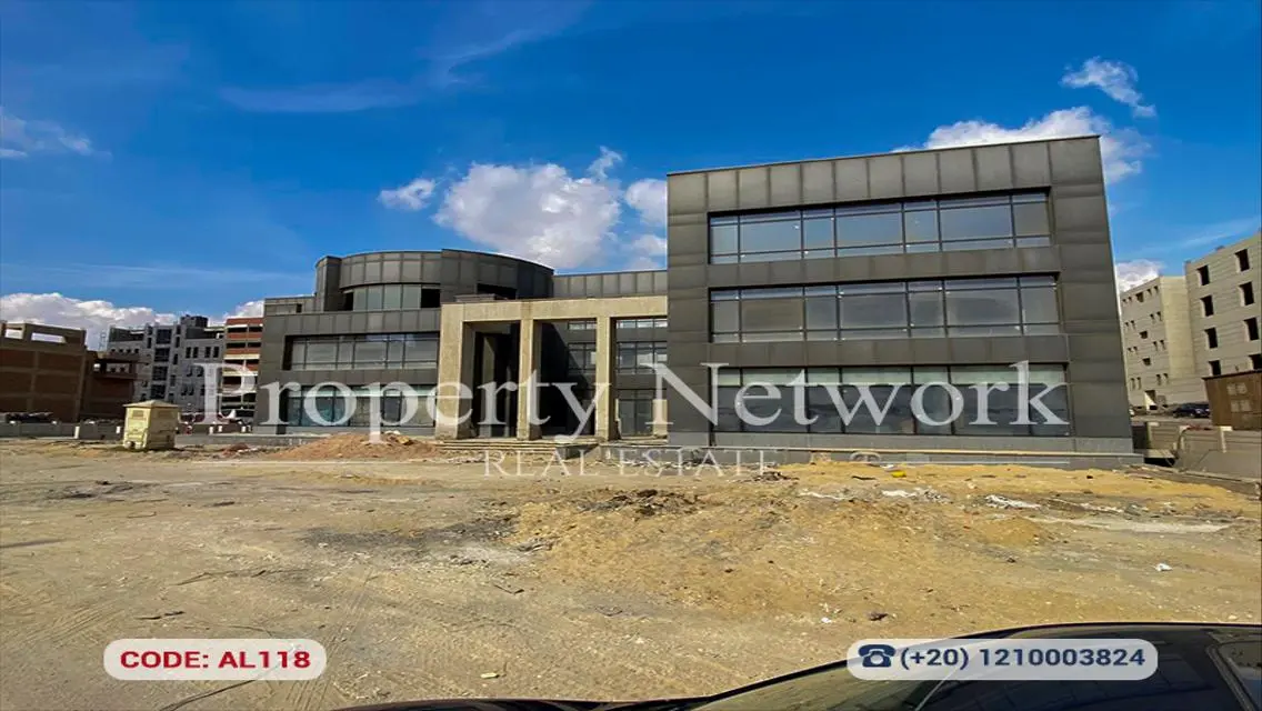 Property of 2000 sqm with Covered Parking
