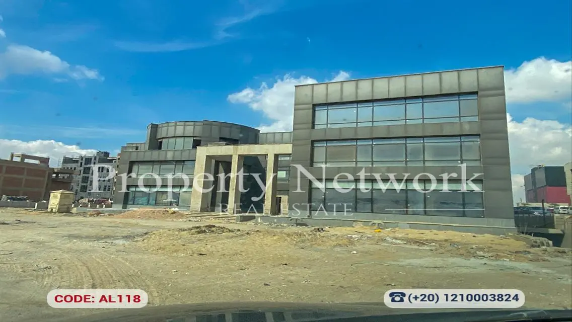 Property of 2000 sqm with Covered Parking