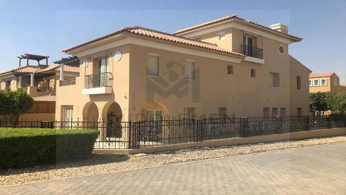 Luxury Villa with Stunning Lake Views for Sale