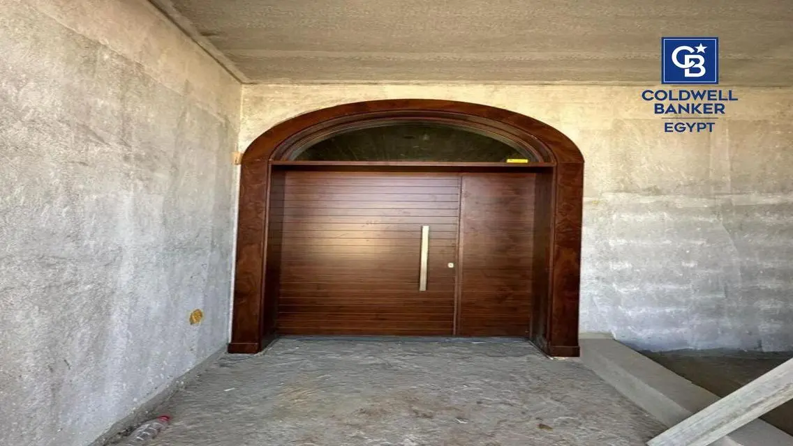 Luxurious Villa with Private Garden and Pool in Premium Location