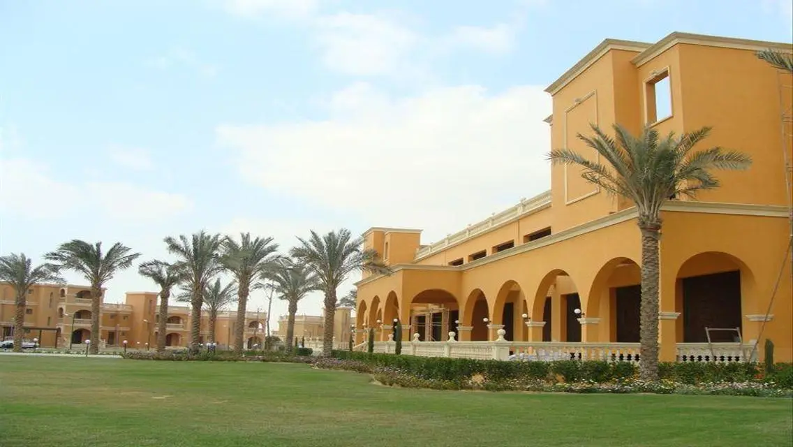 فيلا فاخرة للبيع بمساحة واسعة