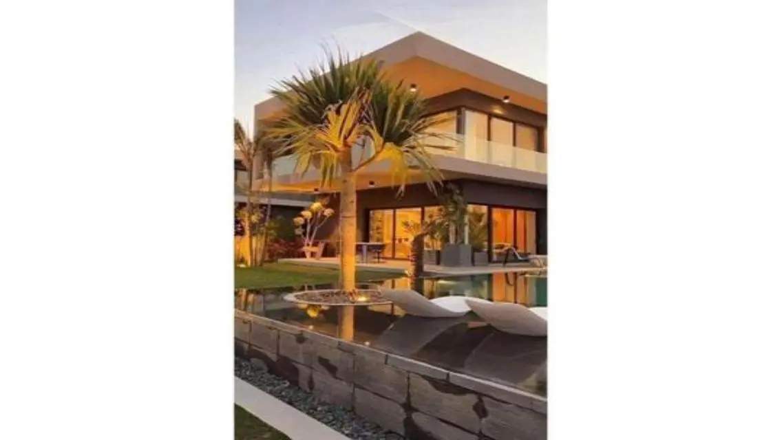 Luxury Villa with Private Garden and Pool - Prime Investment Opportunity