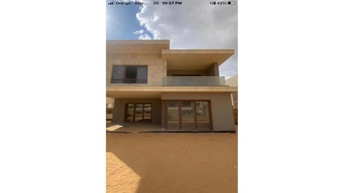 Luxury Villa with Private Garden and Pool - Prime Investment Opportunity