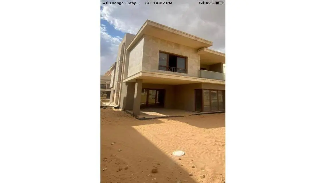 Luxury Villa with Private Garden and Pool - Prime Investment Opportunity