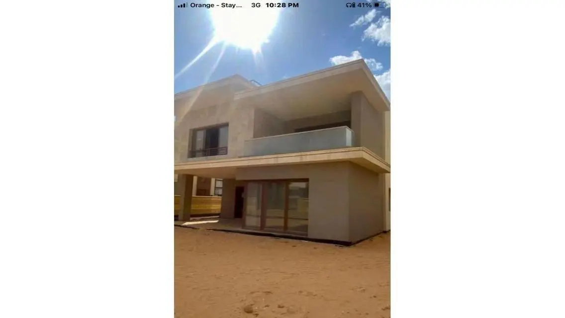 Luxury Villa with Private Garden and Pool - Prime Investment Opportunity