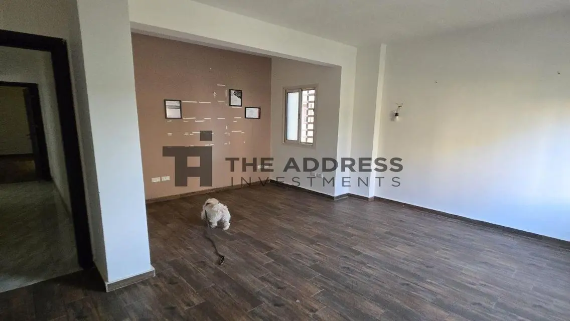 Luxury 2-Bedroom Apartment with Stunning Lake Views