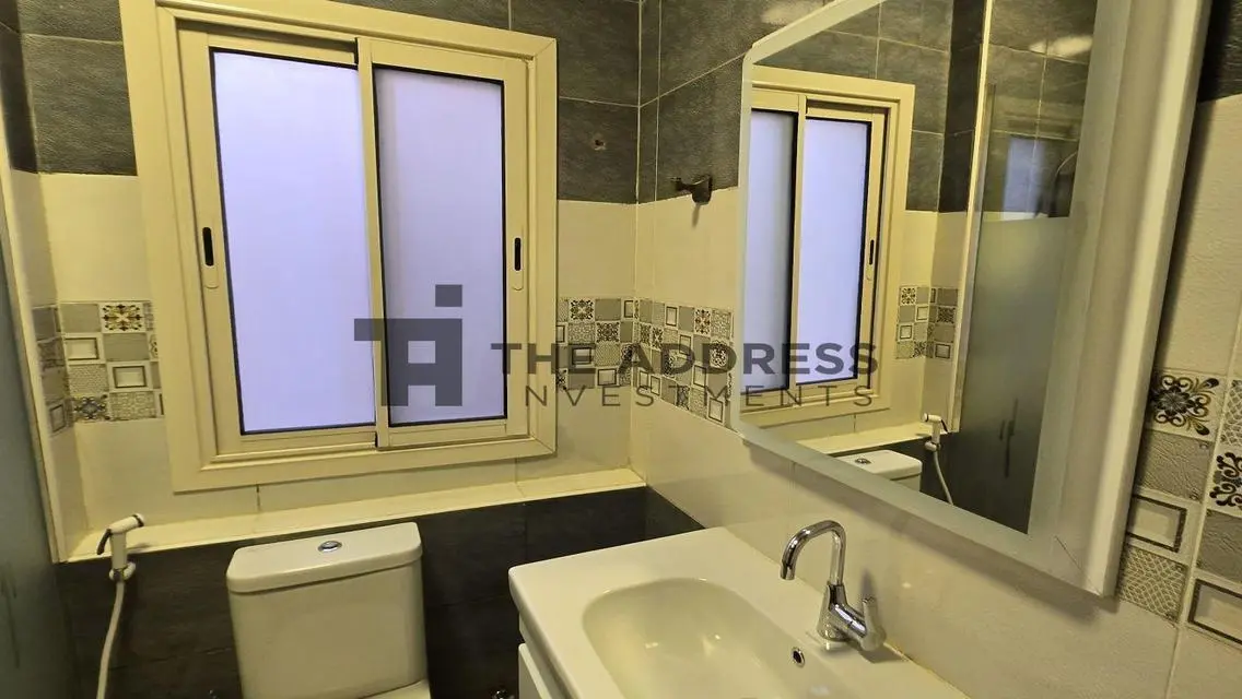 Luxury 2-Bedroom Apartment with Stunning Lake Views