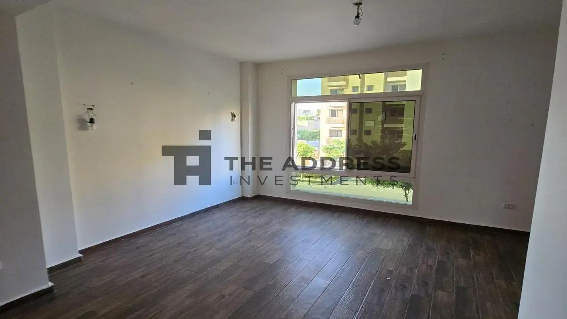 Luxury 2-Bedroom Apartment with Stunning Lake Views