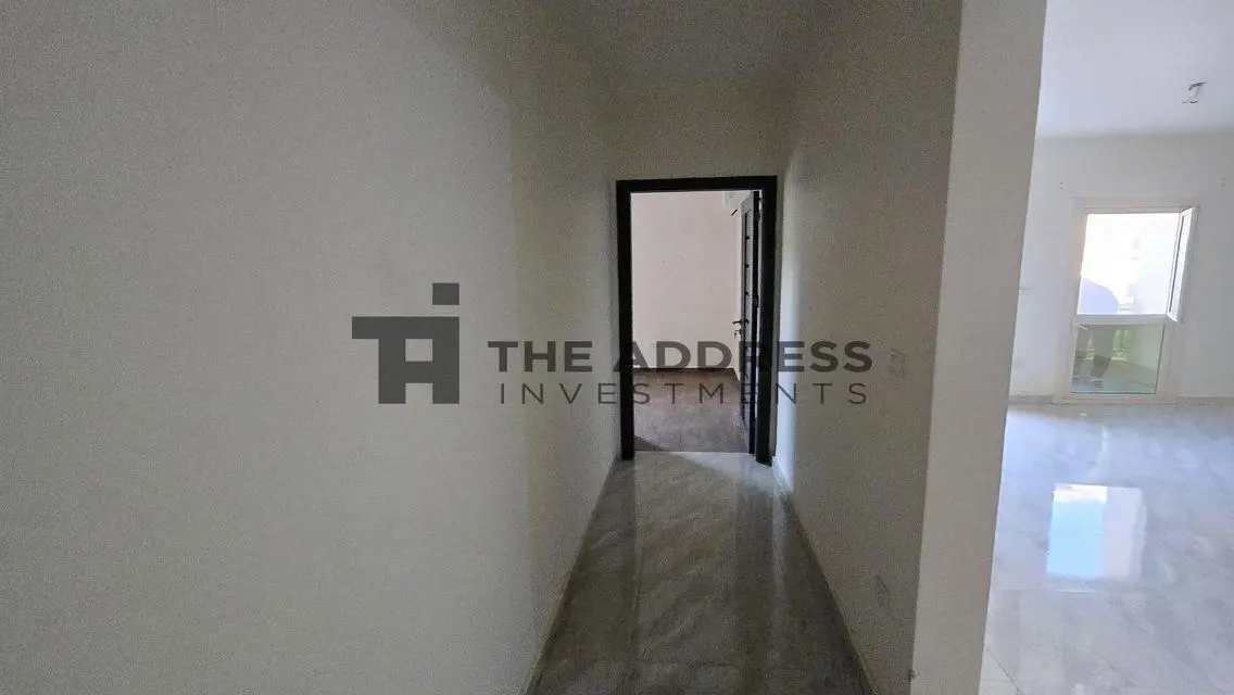 Luxury 2-Bedroom Apartment with Stunning Lake Views