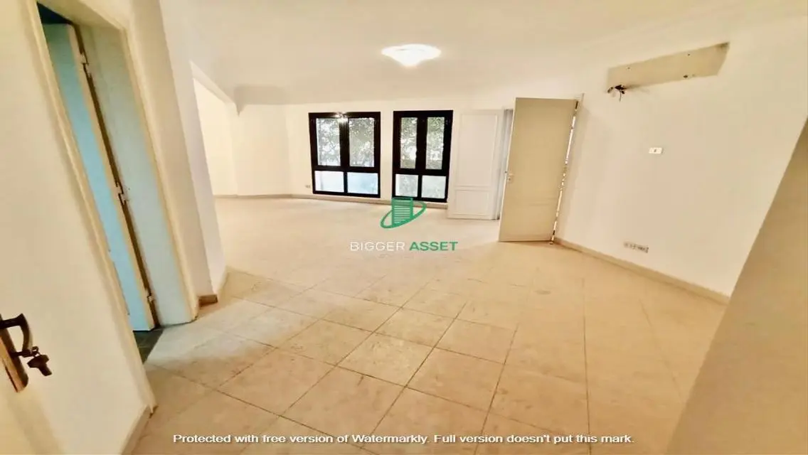 عقار مميز بمساحة 300 متر