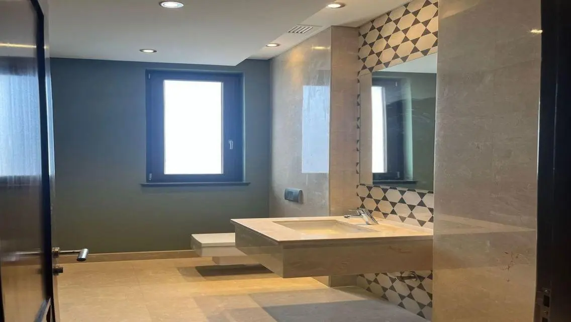 Luxury Villa with Premier Amenities in the Heart of the City