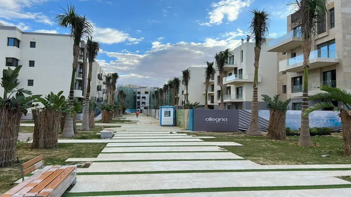 Luxury Villa with Premier Amenities in the Heart of the City