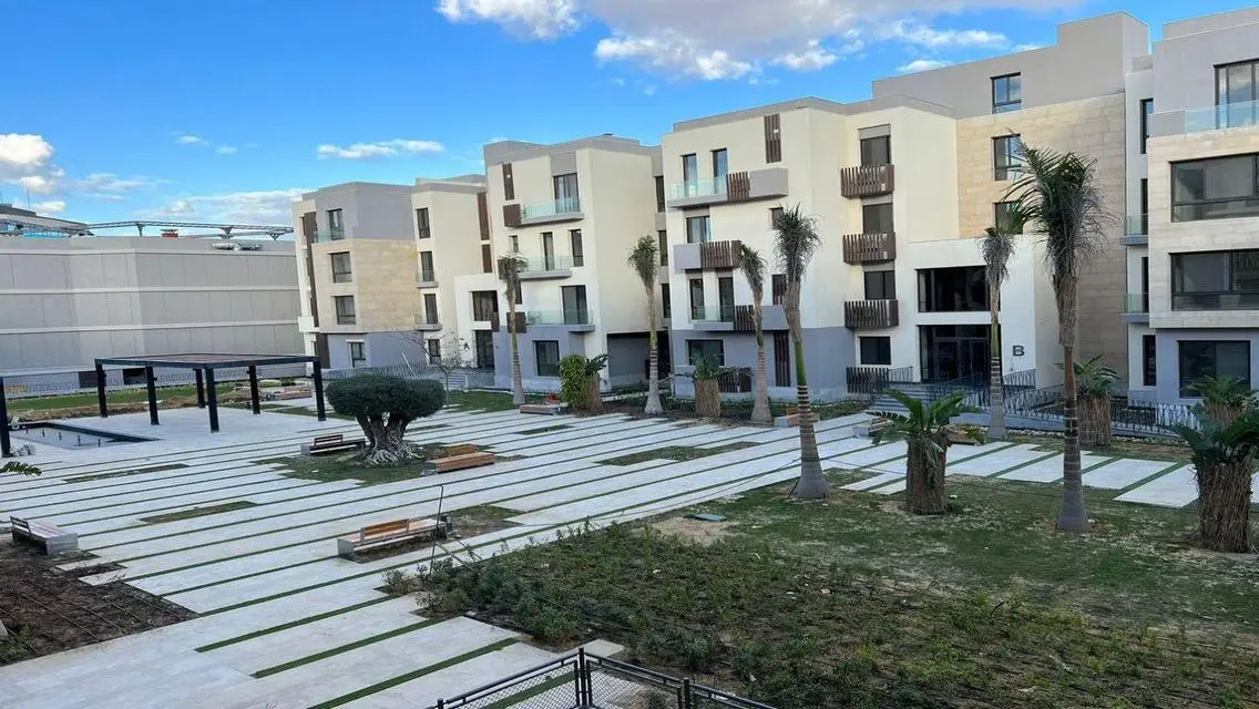 Luxury Villa with Premier Amenities in the Heart of the City