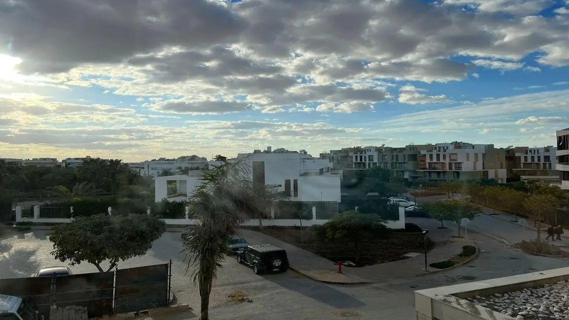 Luxury Villa with Premier Amenities in the Heart of the City