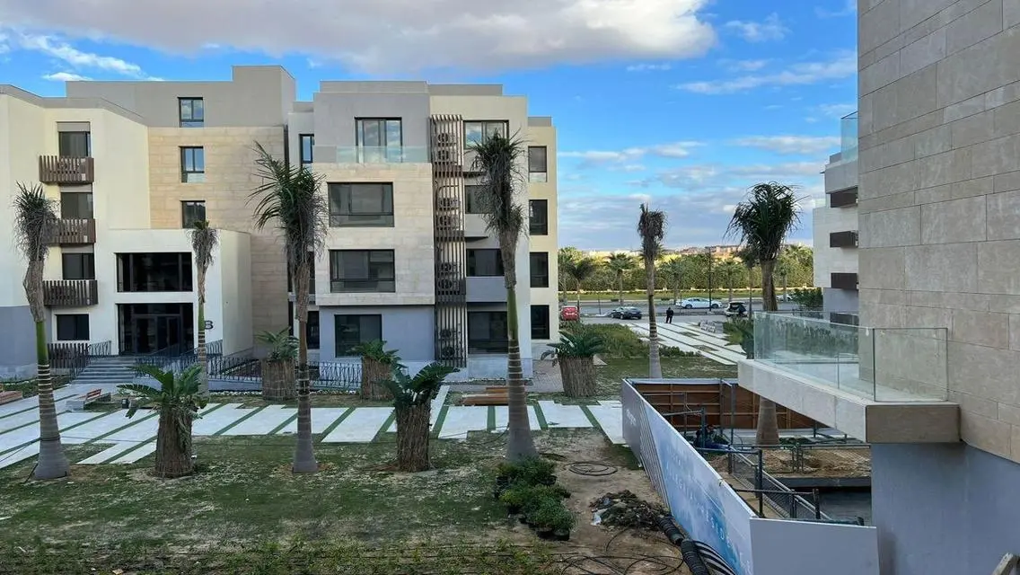 Luxury Villa with Premier Amenities in the Heart of the City