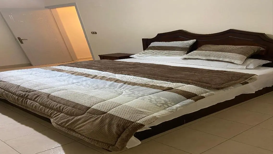 منزل متميز للبيع بتكييف مركزي وشرفة