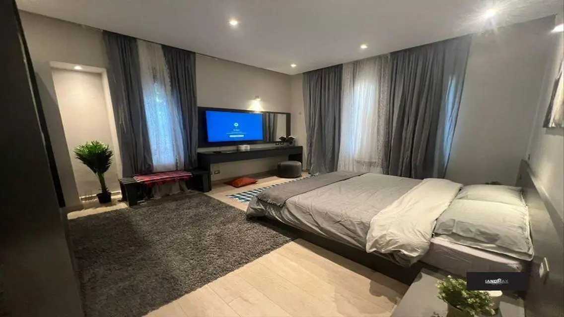 شقة مميزة بتصميم فريد وموقع ممتاز