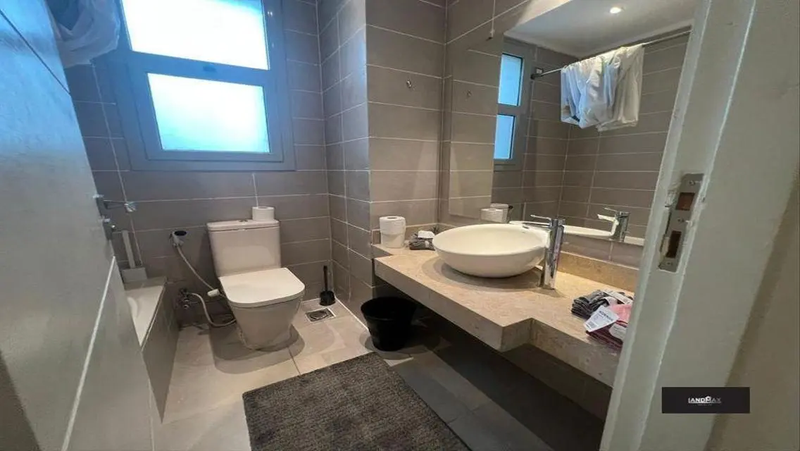 شقة مميزة بتصميم فريد وموقع ممتاز