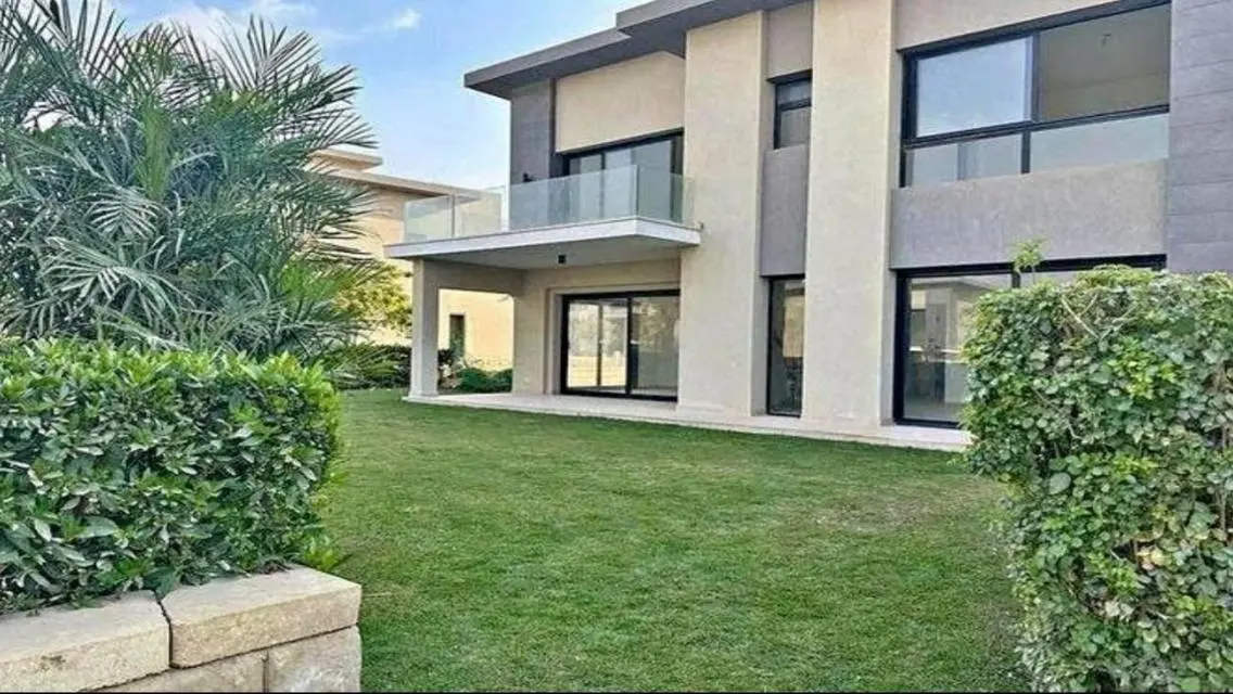 شقة فاخرة مع حديقة ومرافق متميزة