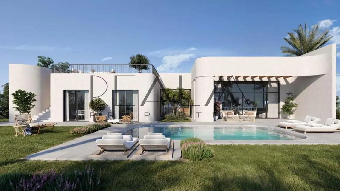 Luxury House for Sale with Private Pool and Garden