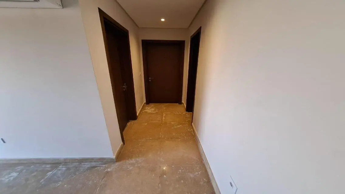 شقة مميزة للإيجار بـ 25000 جنيه مع تكييف مركزي