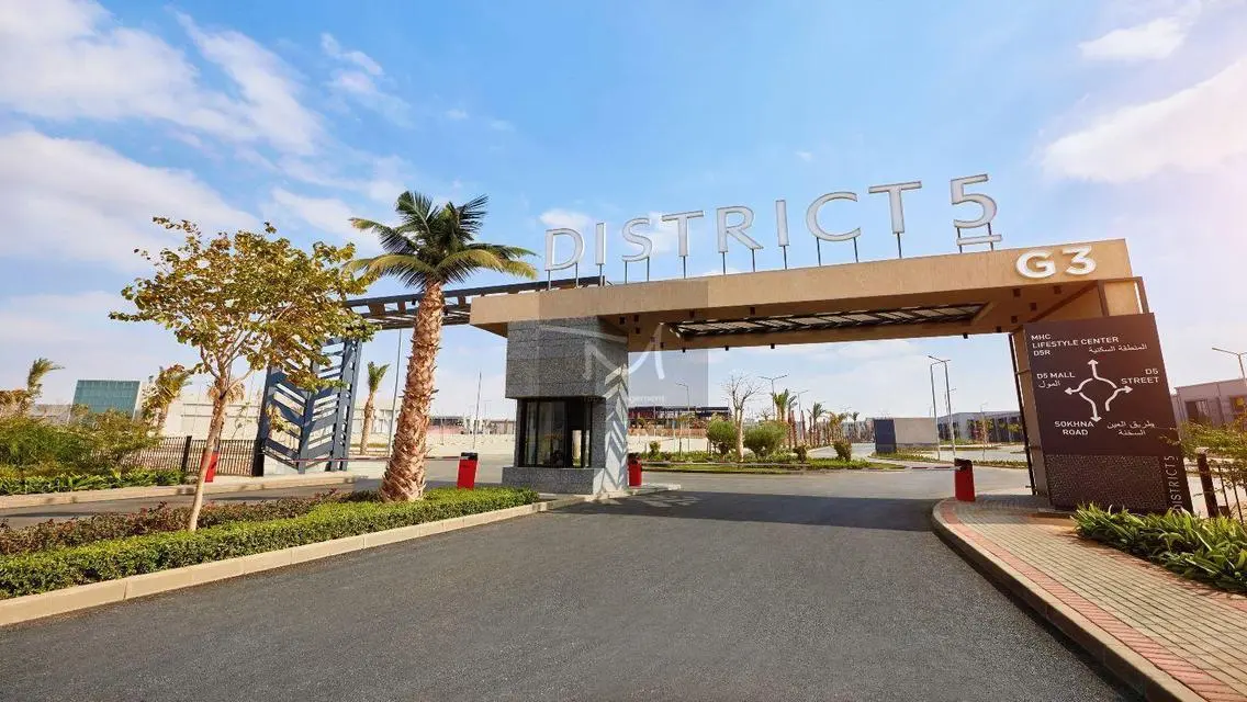 Luxury Villa with Expansive Space for Sale