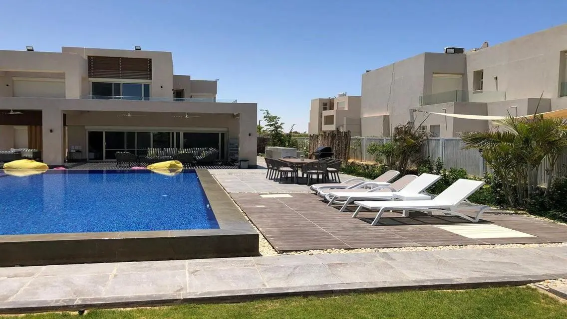فيلا فاخرة مع مسبح خاص وحديقة