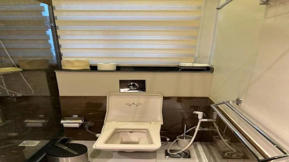 Luxury Apartment Overlooking a Major Landmark with Security Guard