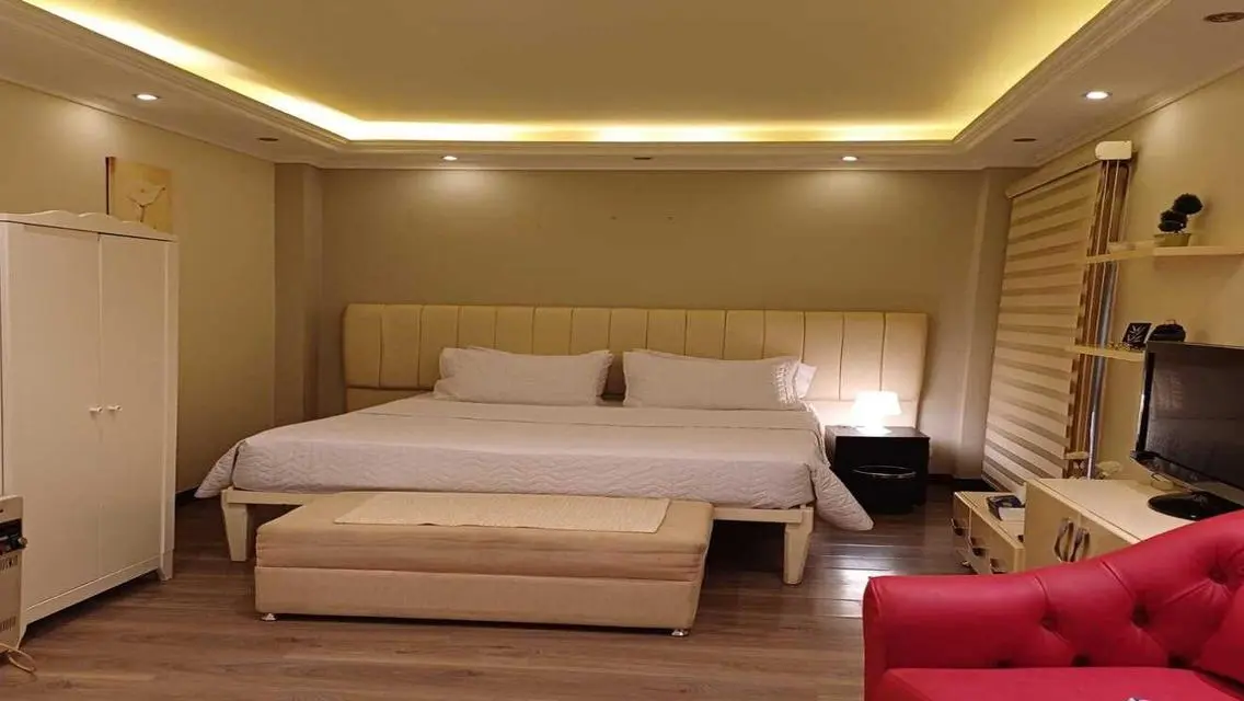 Luxury Apartment Overlooking a Major Landmark with Security Guard
