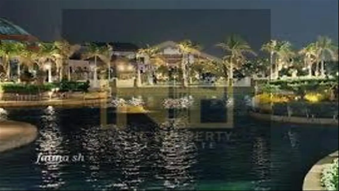 مول مفتوح للبيع بمساحة واسعة