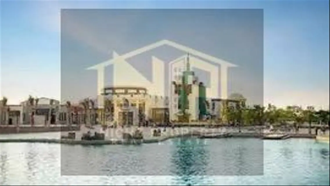 مول مفتوح للبيع بمساحة واسعة