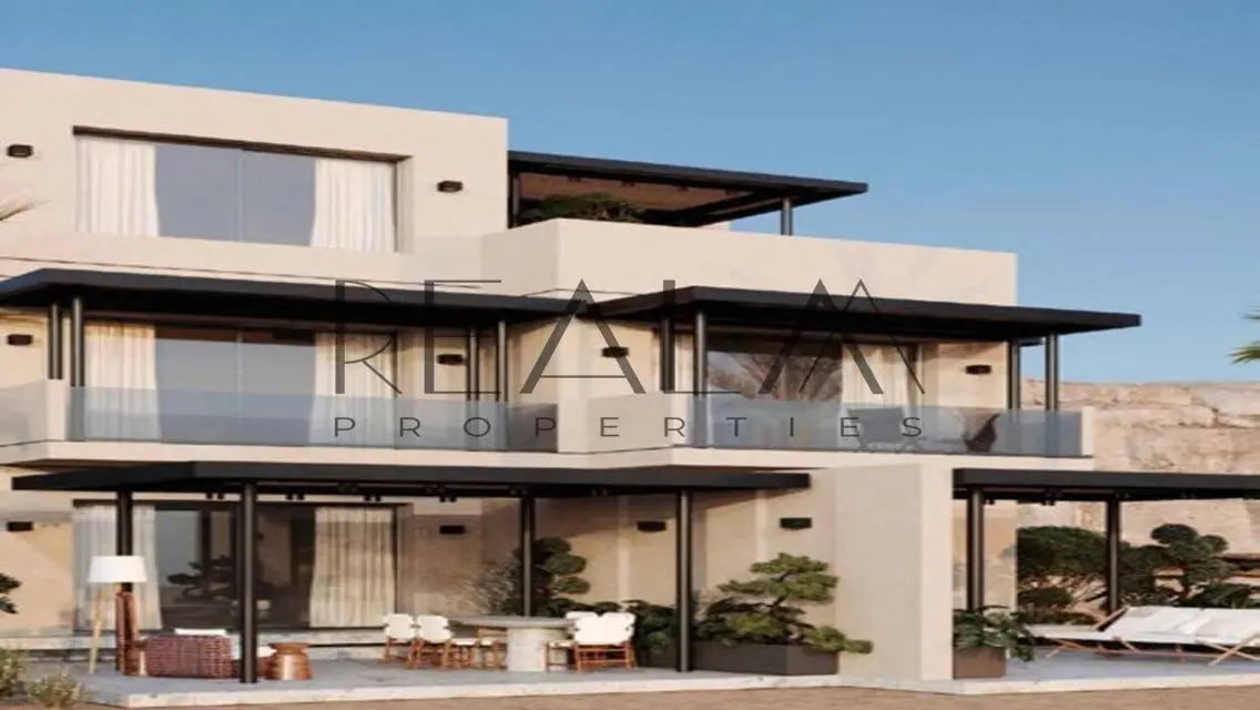Luxury Villa with Private Pool and Garden in a Quiet Area