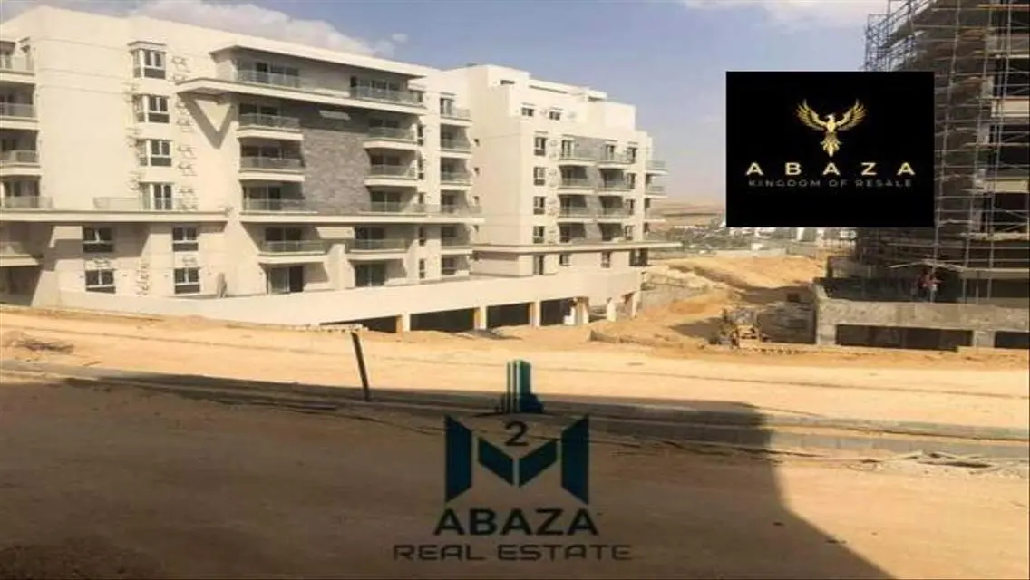 شقة فاخرة للبيع بمساحة واسعة في قلب المدينة
