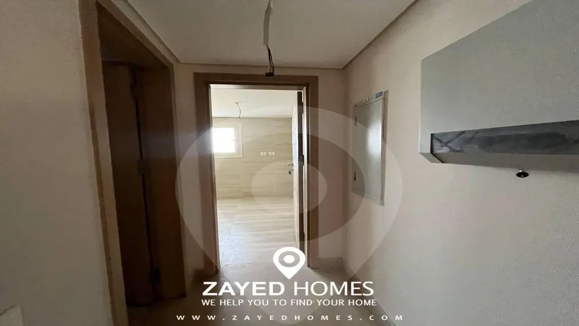 Luxury Apartment Overlooking Lakes - 175 sqm