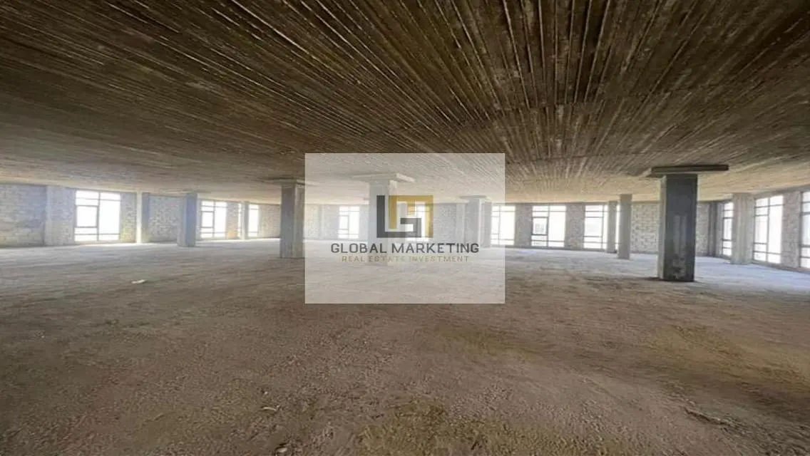مساحة تجارية للإيجار - 1200 متر مربع