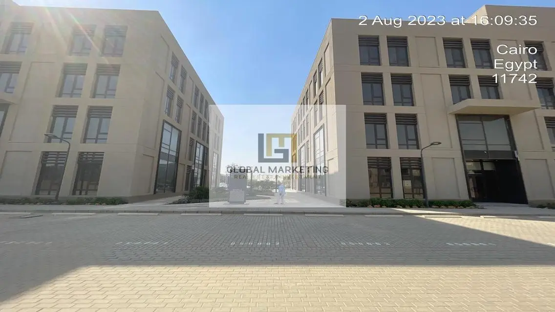 مساحة تجارية للإيجار - 1200 متر مربع